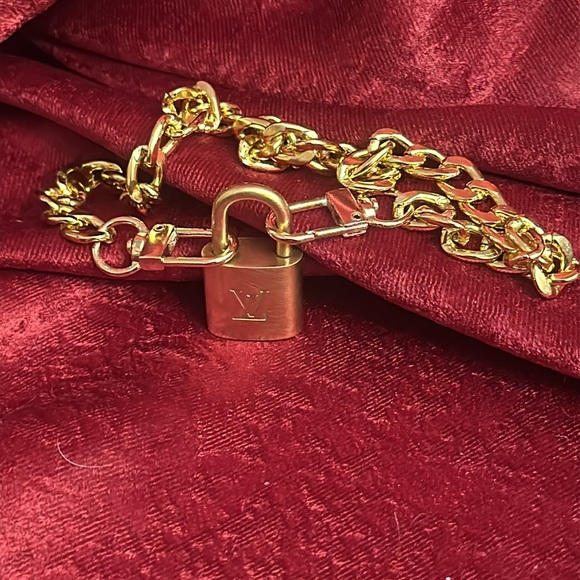 Round 1 $10 Drawing One Choice of 4 Items - Picture 5 of 7